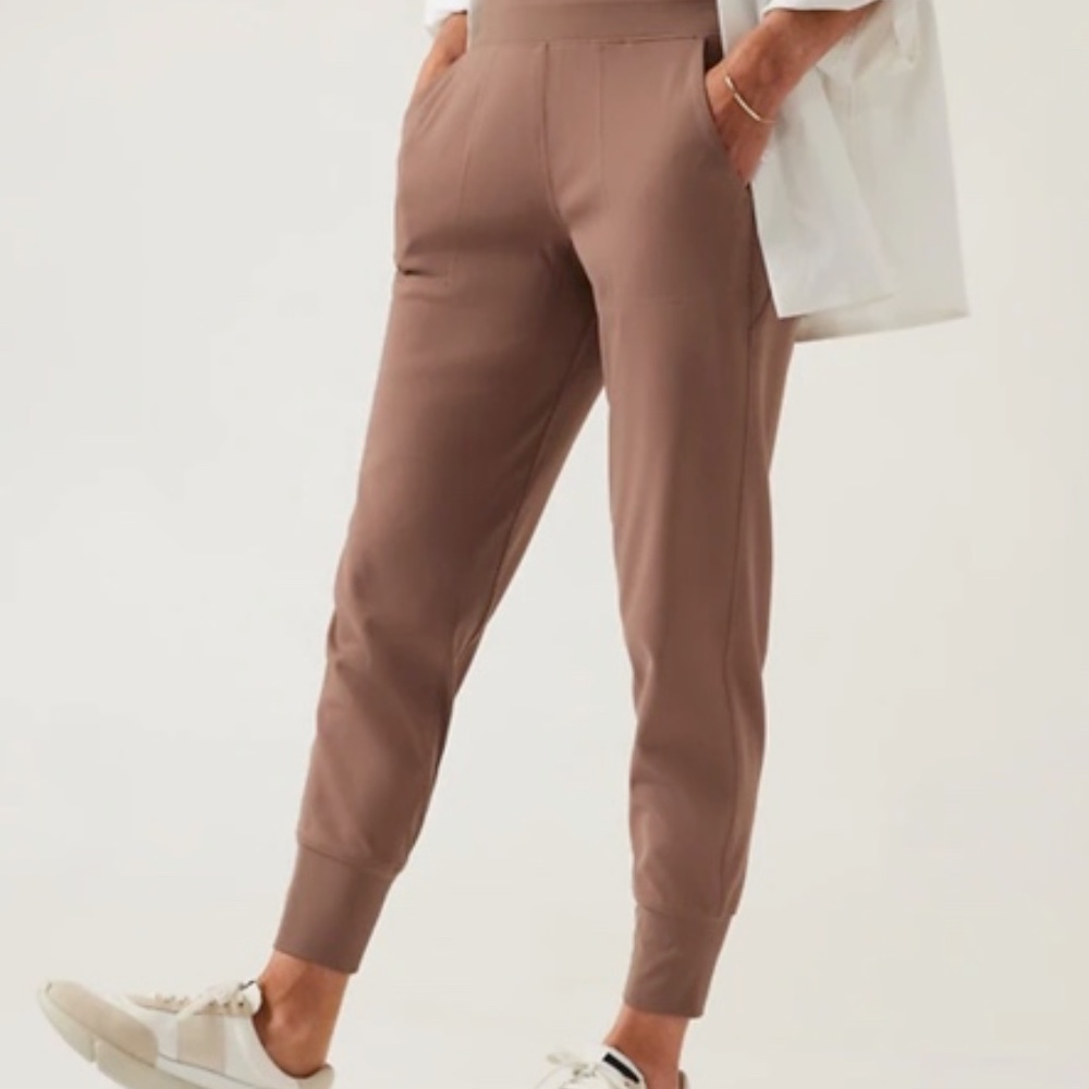 Athleta Venice Jogger Size Small in Rustic Beige